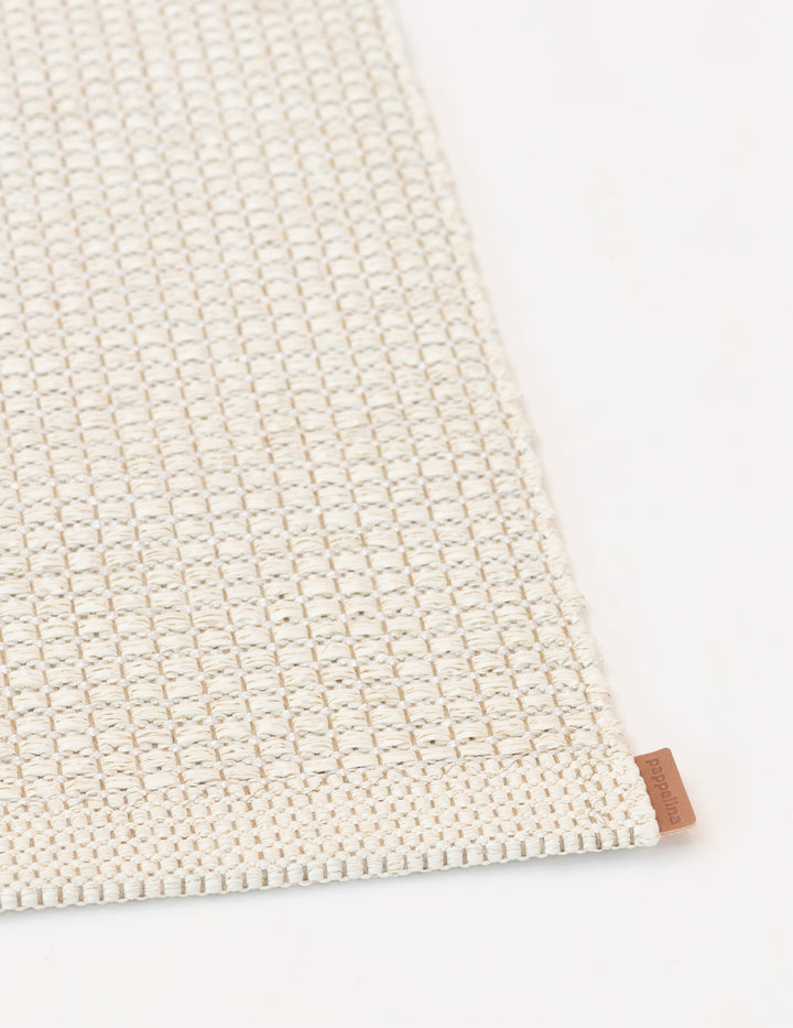 EMM Vanilla-White Metallic Rug 2.25' x 4'